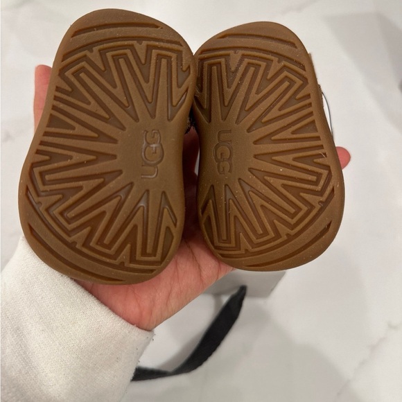 Ugg Baby Keelan Boots - Picture 4 of 6